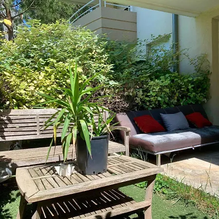 Grand Studio Avec Piscine Apartment